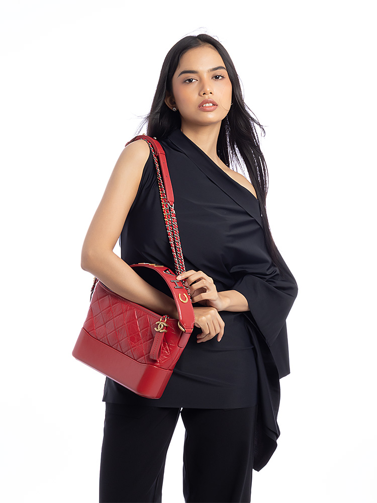Aged Calfskin New Medium Gabrielle Hobo with Logo Handle Red