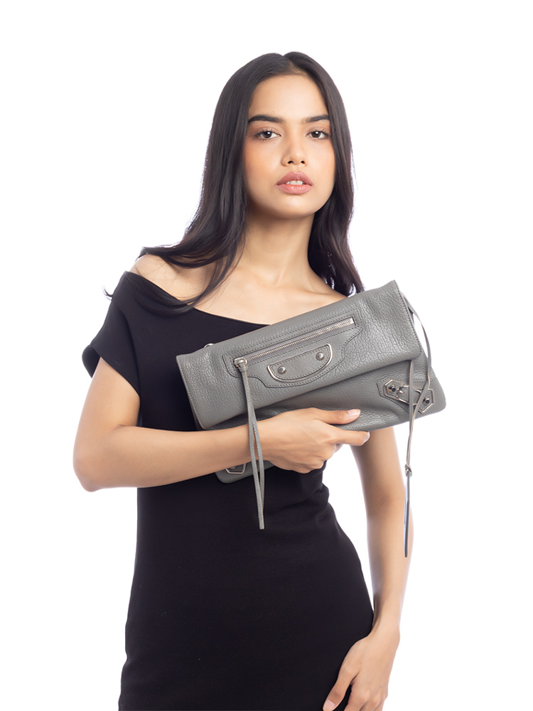 Silver Metallic Edge Envelope Clutch Gris Acier