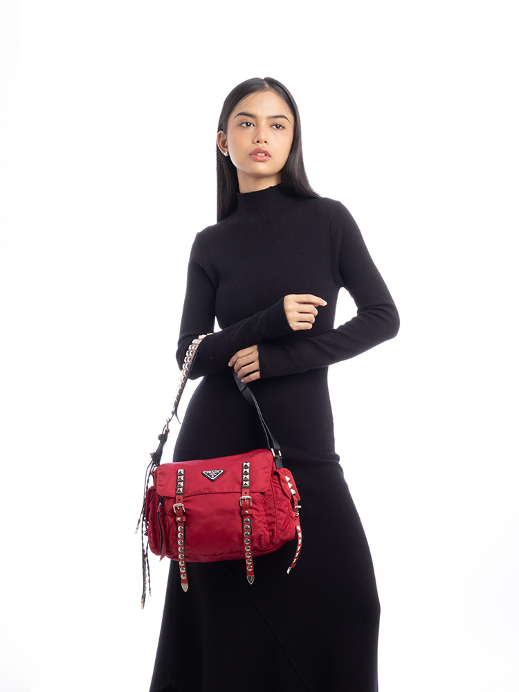 1BD118 New Vela Studded Messenger Cherry