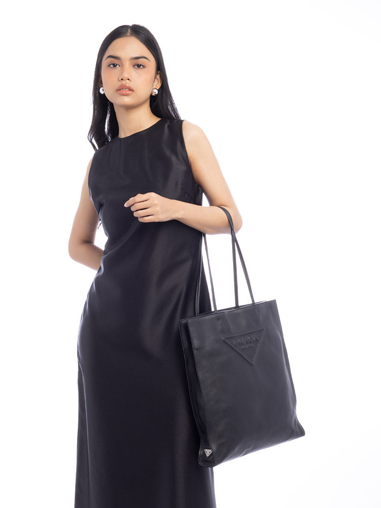 1BG429 Calfskin Softy Logo Shopper Nero