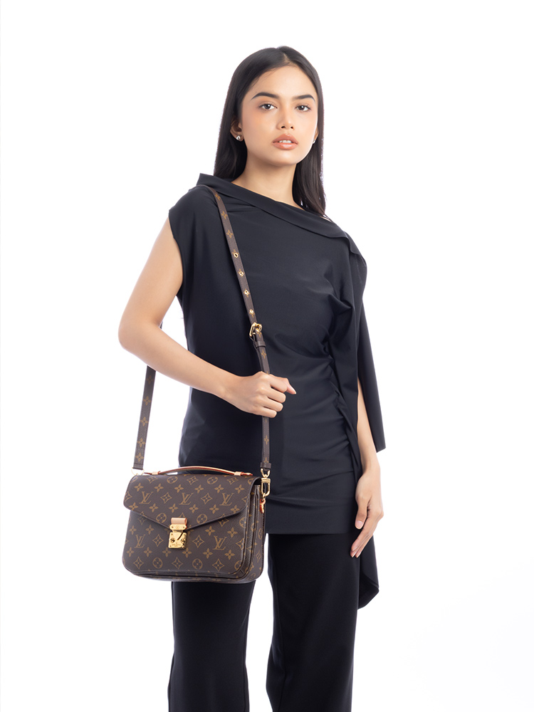 Monogram Pochette Metis