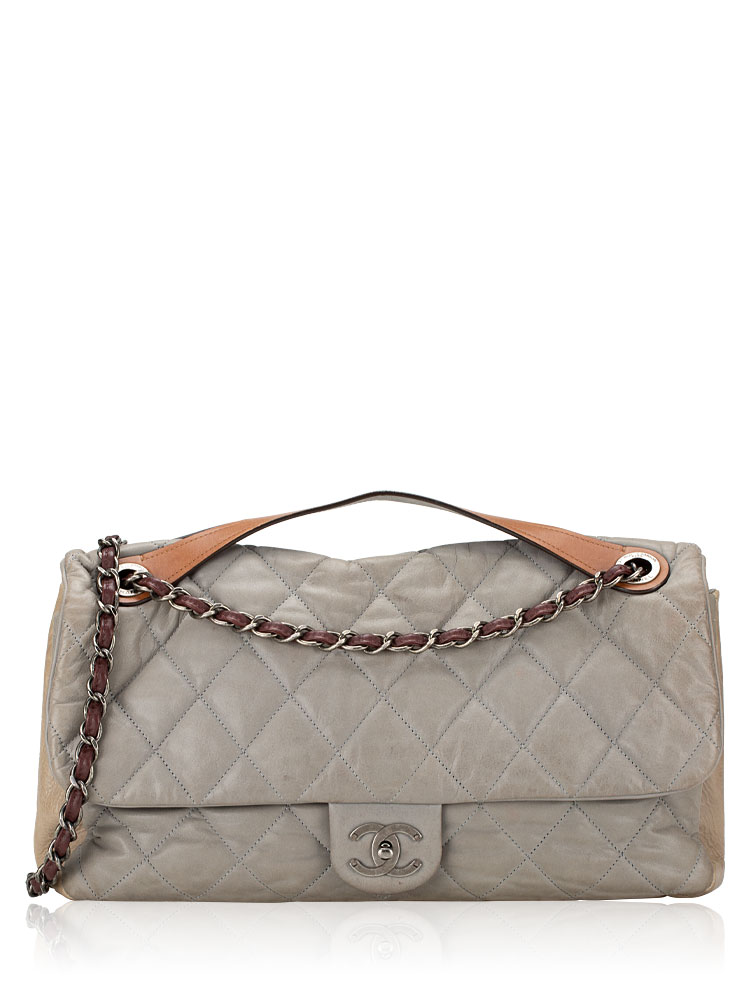 Iridescent Calfskin Jumbo In The Mix Flap Shoulder Bag Grey
