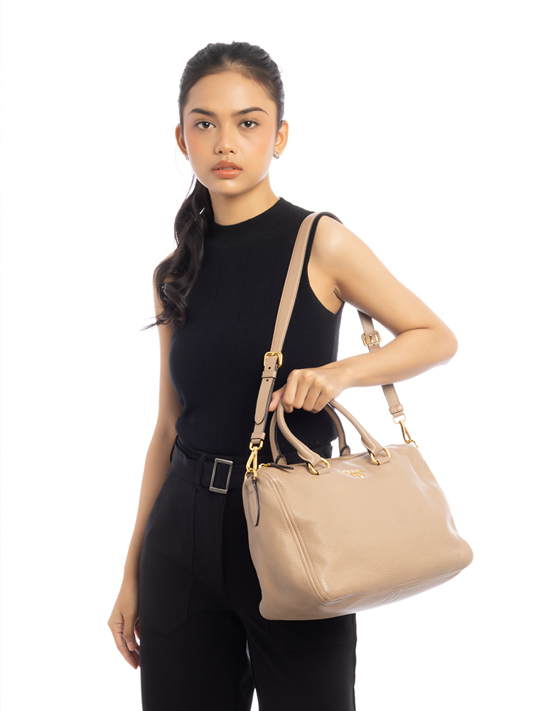 1BB023 Vitello Phenix Bauletto Cammeo