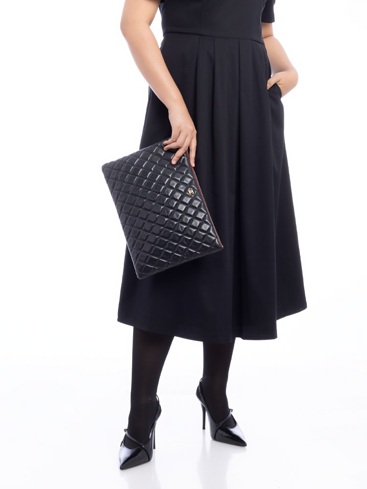 Caviar Classic Large O Case Clutch Black