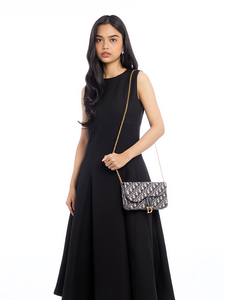 Oblique Saddle Medium Pouch With Chain Blue