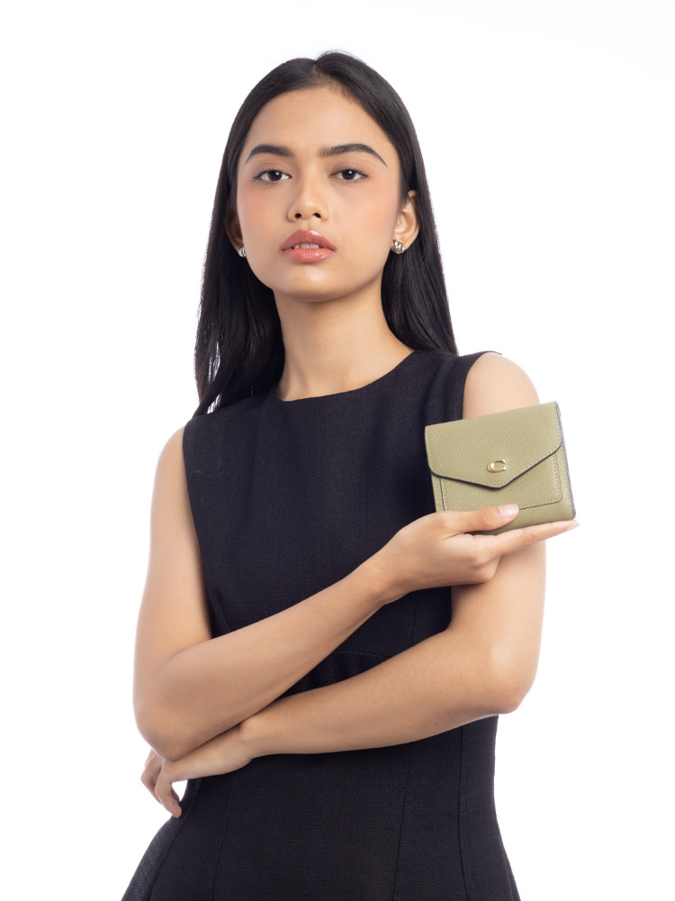 C2328 Wynn Leather Small Wallet Olive Green