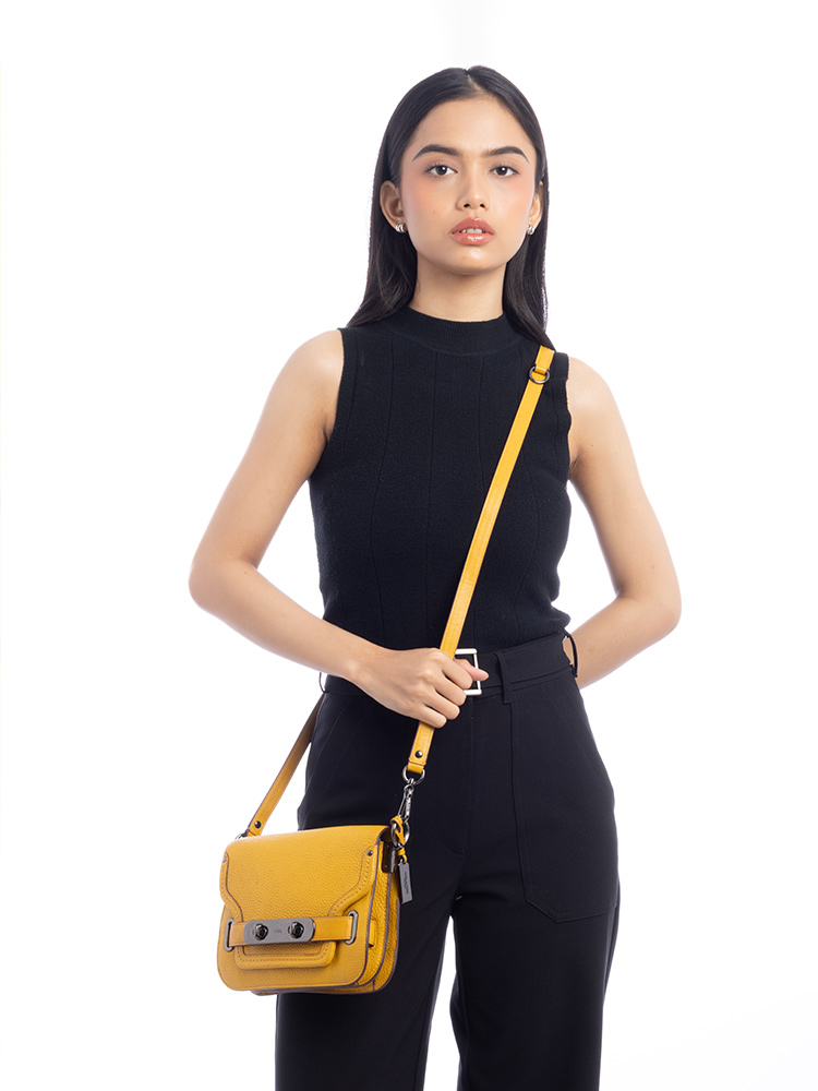 35611 Swagger Leather Shoulder Bag Flax