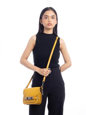 35611 Swagger Leather Shoulder Bag Flax