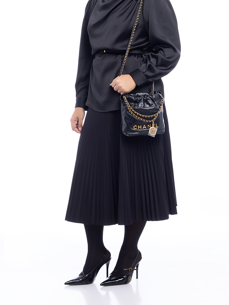 Shiny Calfskin Mini Chanel 22 Black