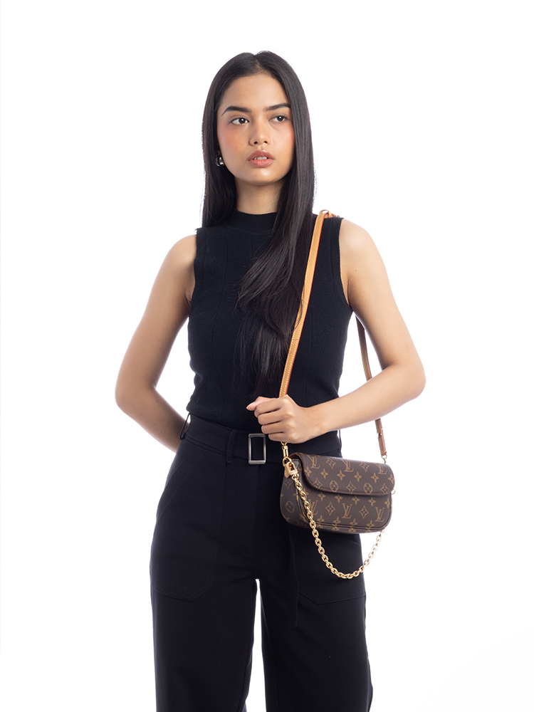 Monogram Ivy Wallet On Chain