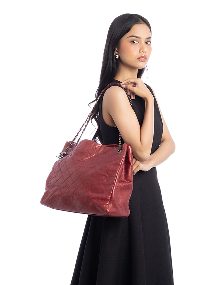 Iridescent Caviar Tall Chic Tote Red