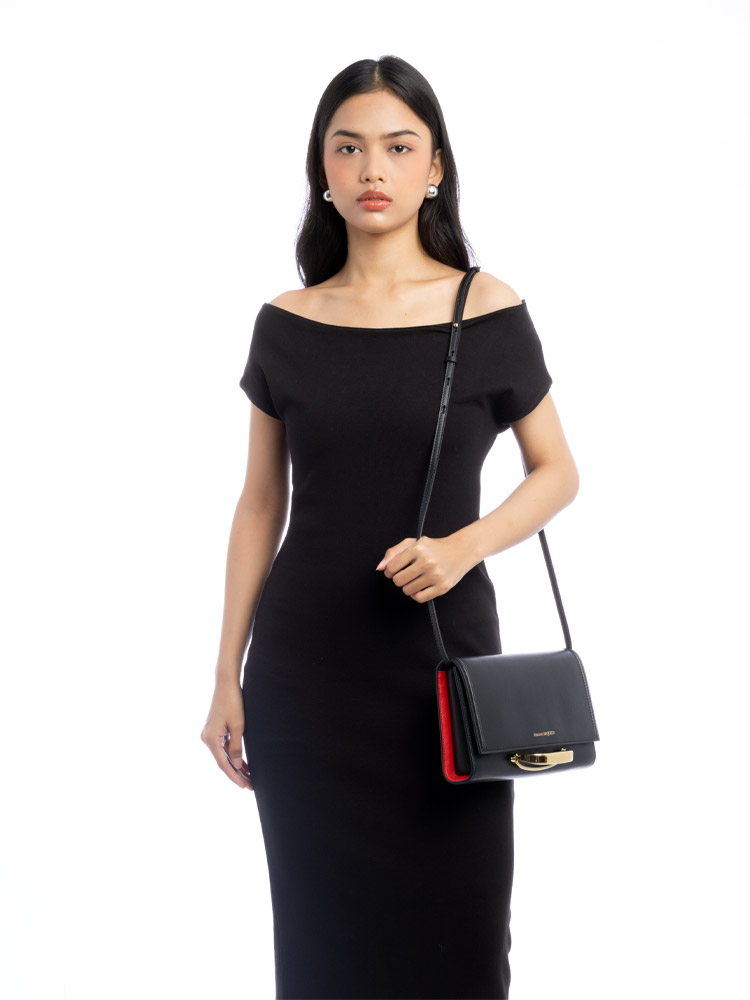 Calfskin The Story Clutch With Strap Black