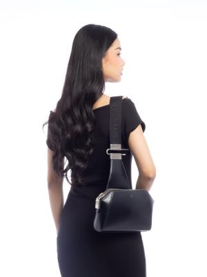 Shiny Calfskin Antigona U Crossbody Black