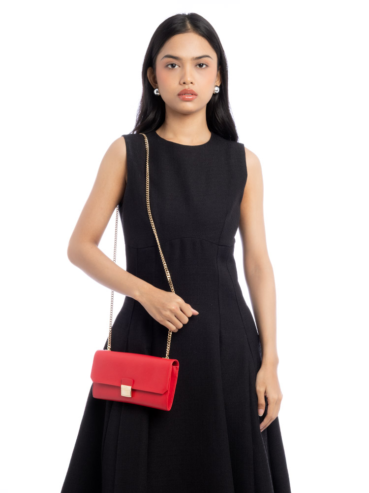 Sinfonia Clutch on Chain Red