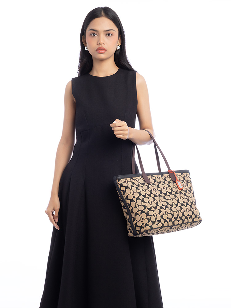 23107P Signature Legacy Weekend  Zip Top Tote Black