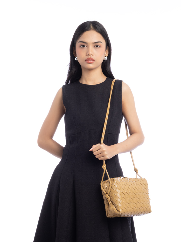 Nappa Intrecciato Loop 22 Camera Bag Dark Praline