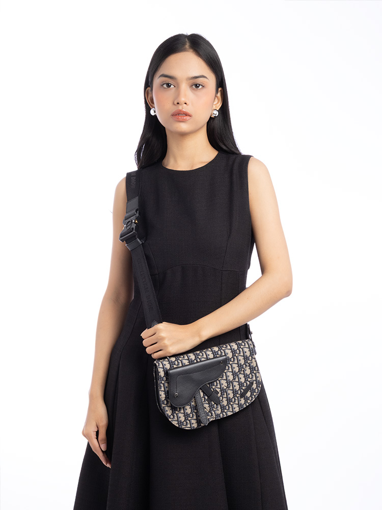 Oblique Saddle Pouch Black