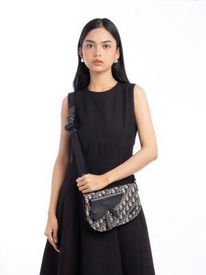 Oblique Saddle Pouch Black