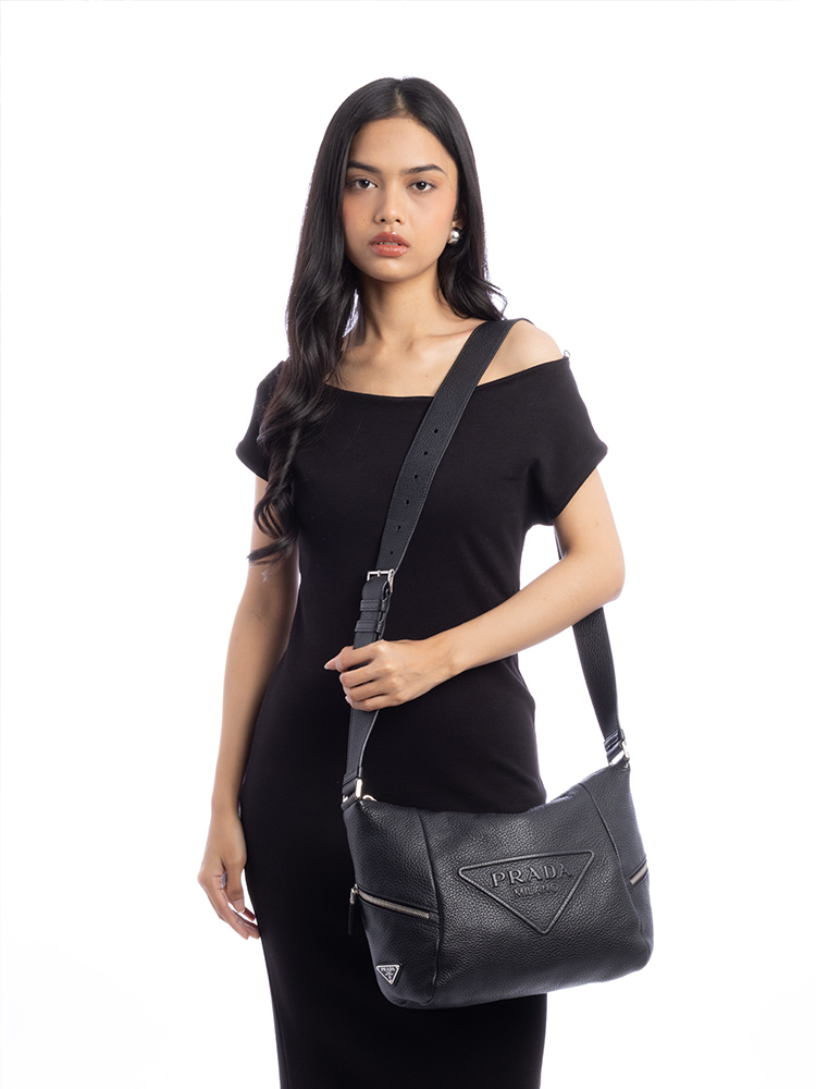 Vitello Daino Side Zip Shoulder Bag Nero