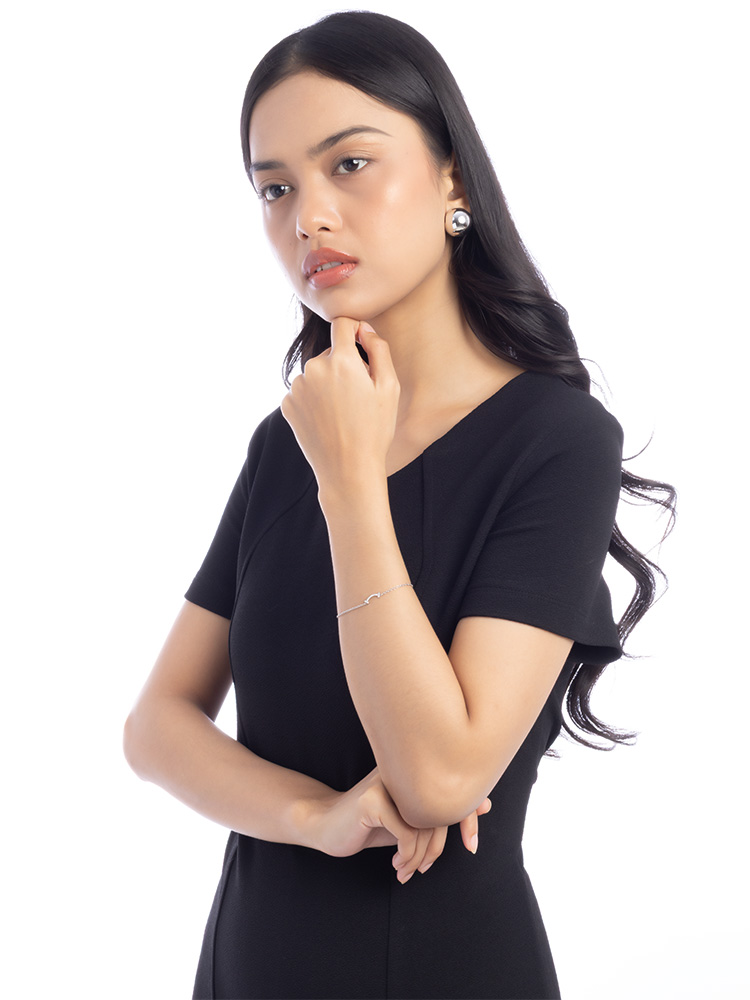 18K White Gold Medium T Smile Bracelet