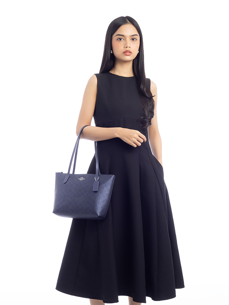 CW396 Signature Fiona Tote Navy
