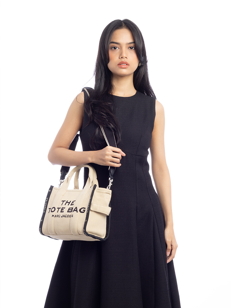 M0017025 The Jacquard Small Tote Bag Warm Sand