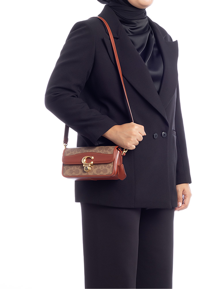 CE764  Signature Studio Baguette Bag Tan Rust