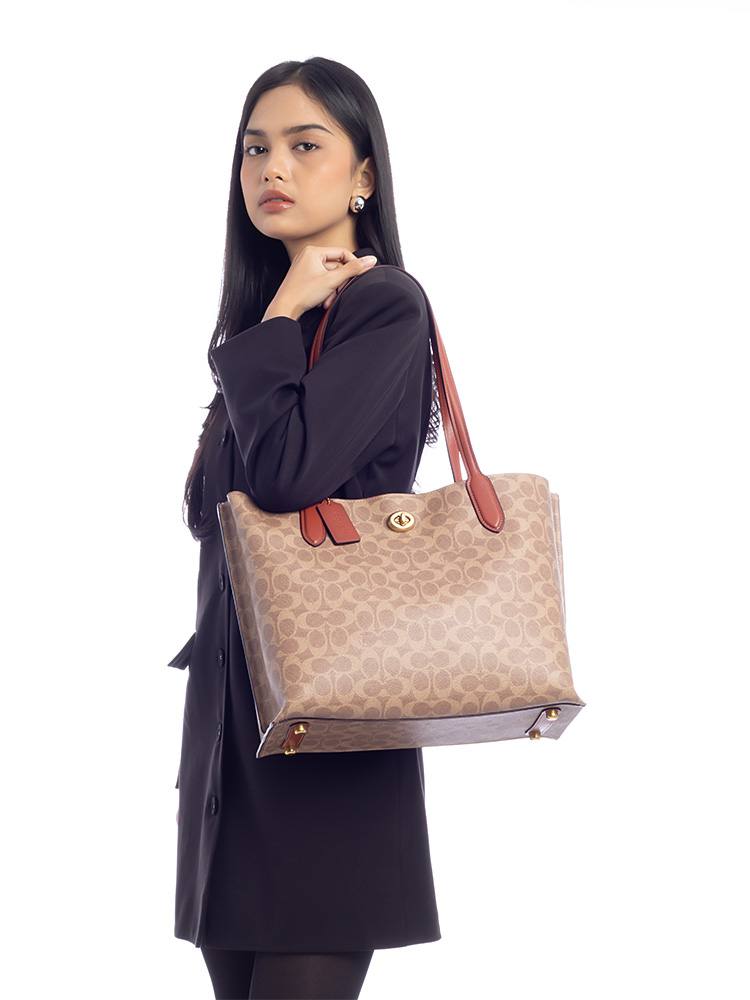 C0693 Signature Willow Tote Tan Rust