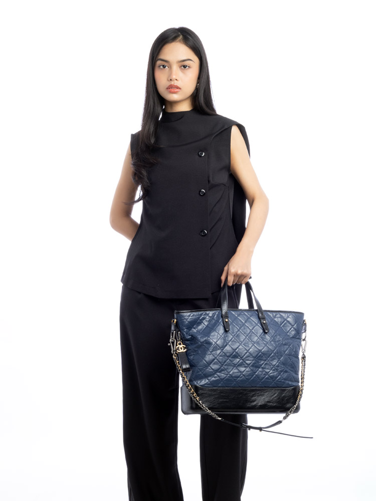 Aged Calfskin Gabrielle Large Tote Navy Black