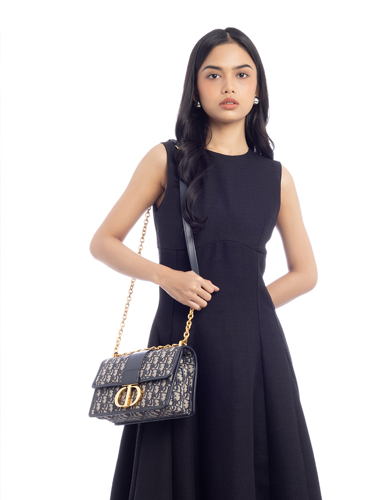 Oblique 30 Montaigne Chain Flap Bag Blue