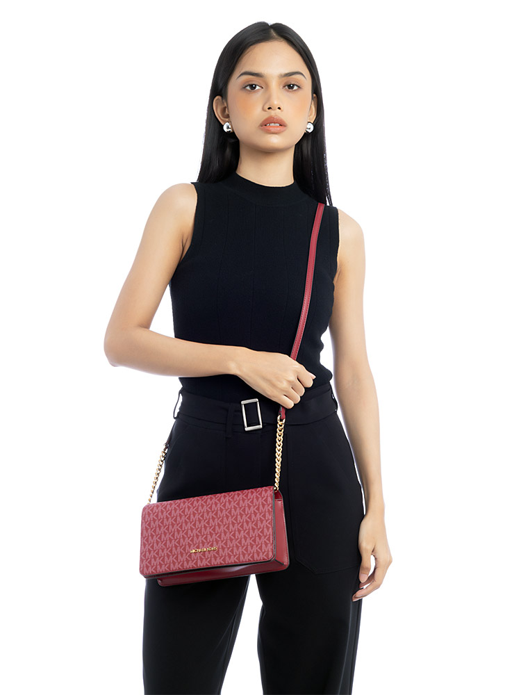 Signature Jet Set Medium Crossbody Cherry