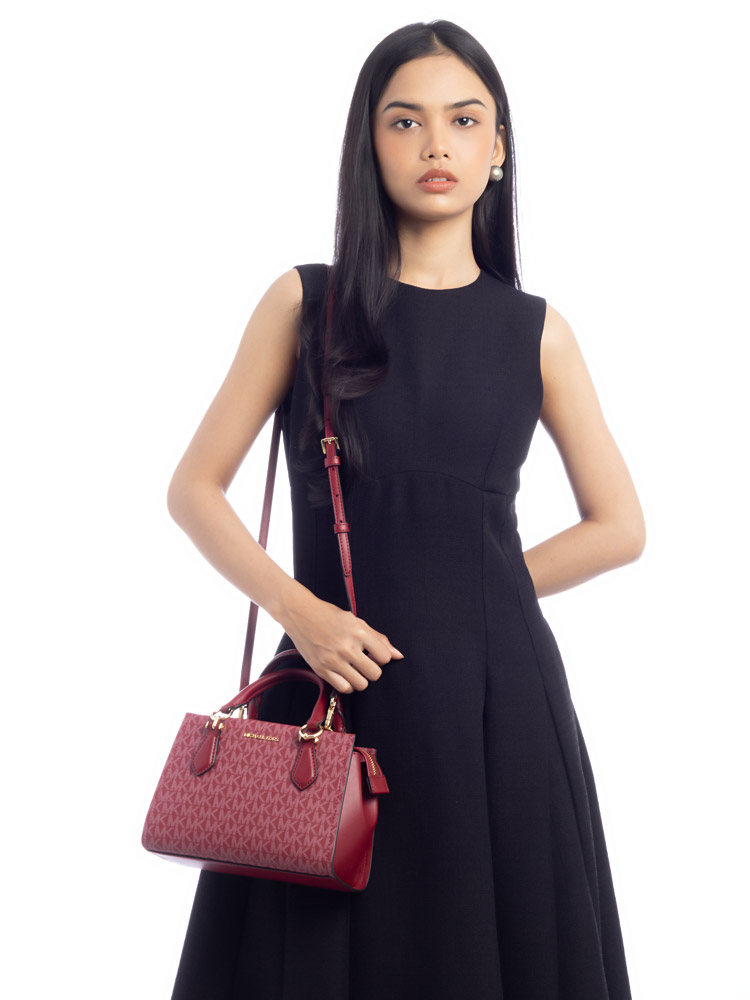 Signature Marilyn Small Messenger Cherry