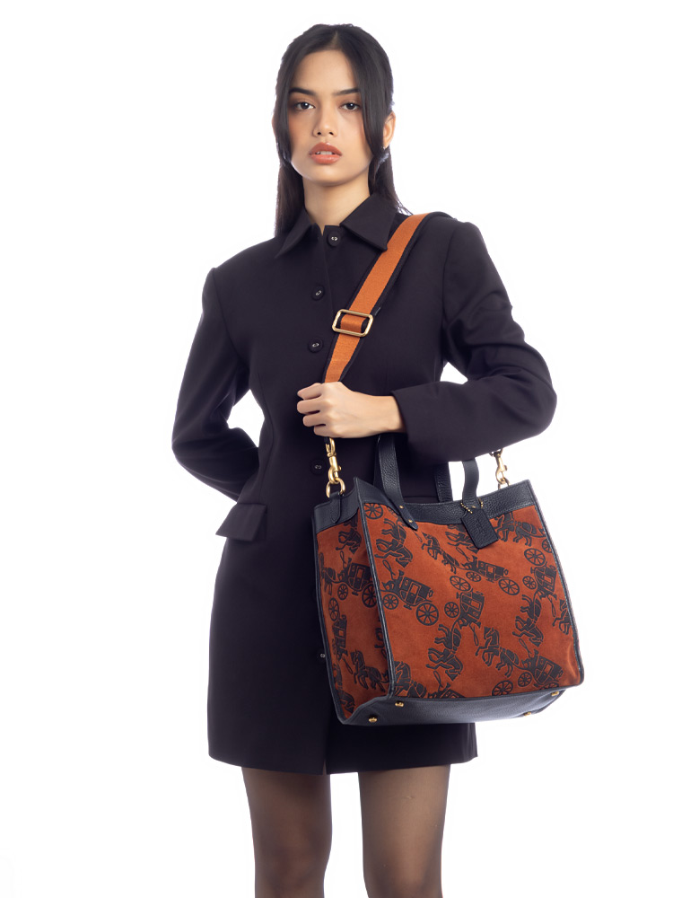 C0081 Field Horse And Carriage 30 Tote Black Orange