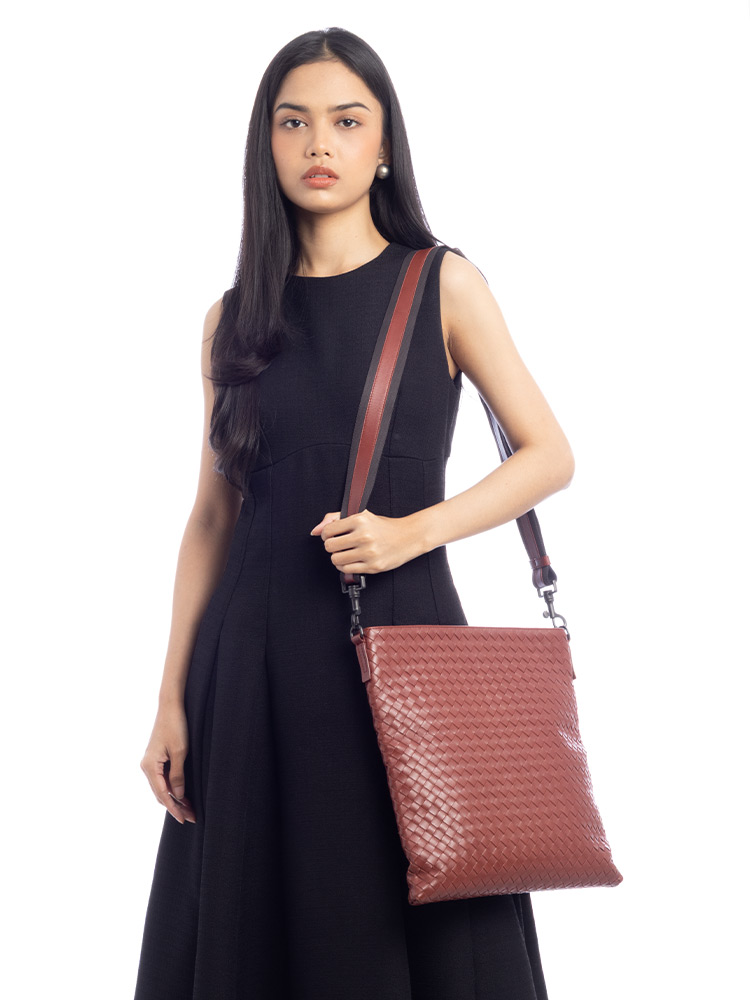 Nappa Intrecciato VN Messenger Bag Rust