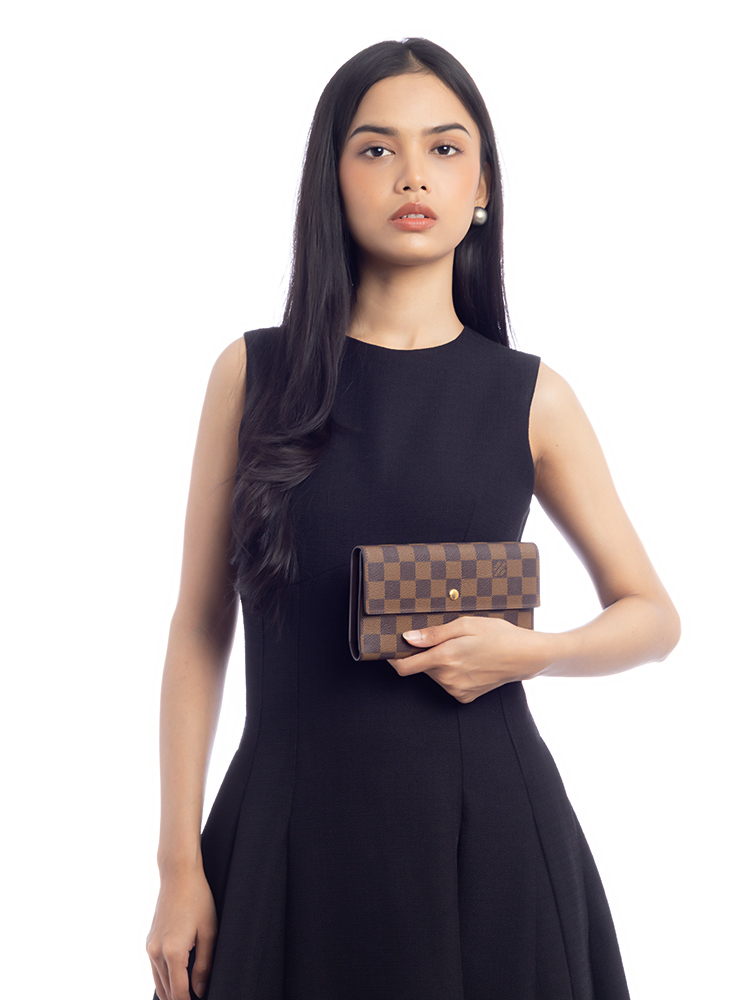 Damier Ebene International Wallet