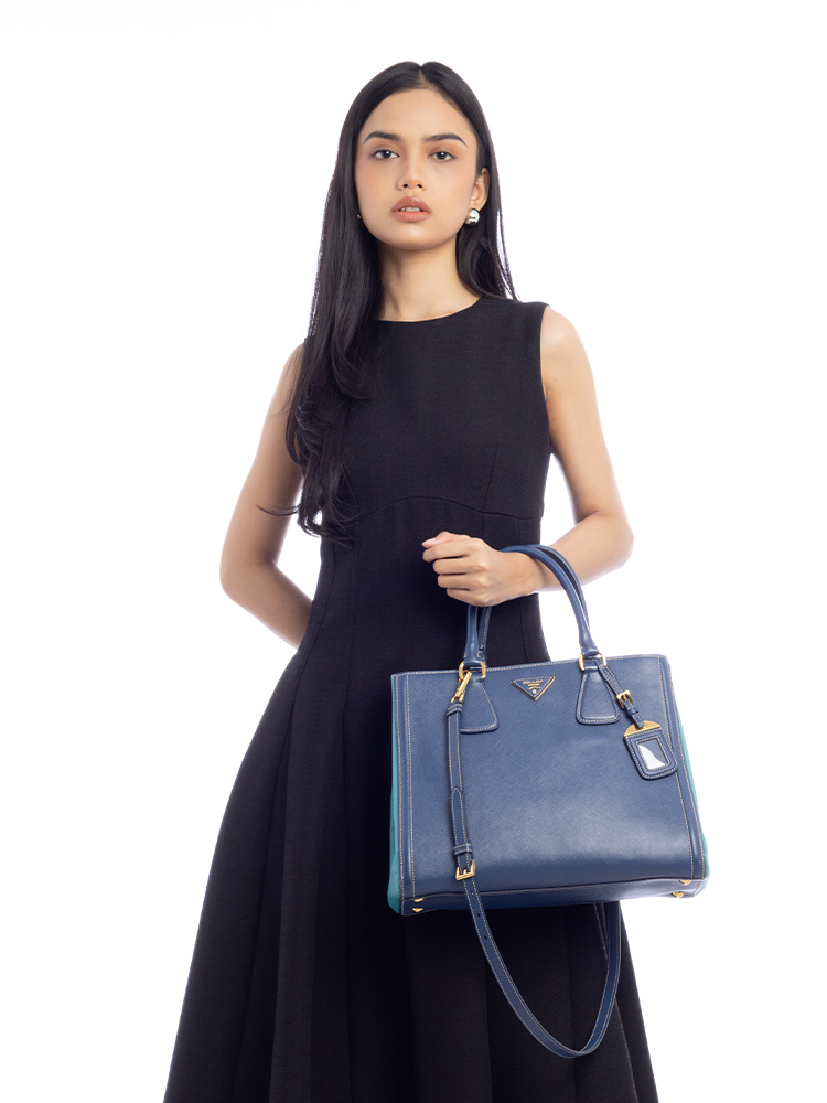 BN2438 Saffiano Lux Two Tone Tote Bluette Turchese