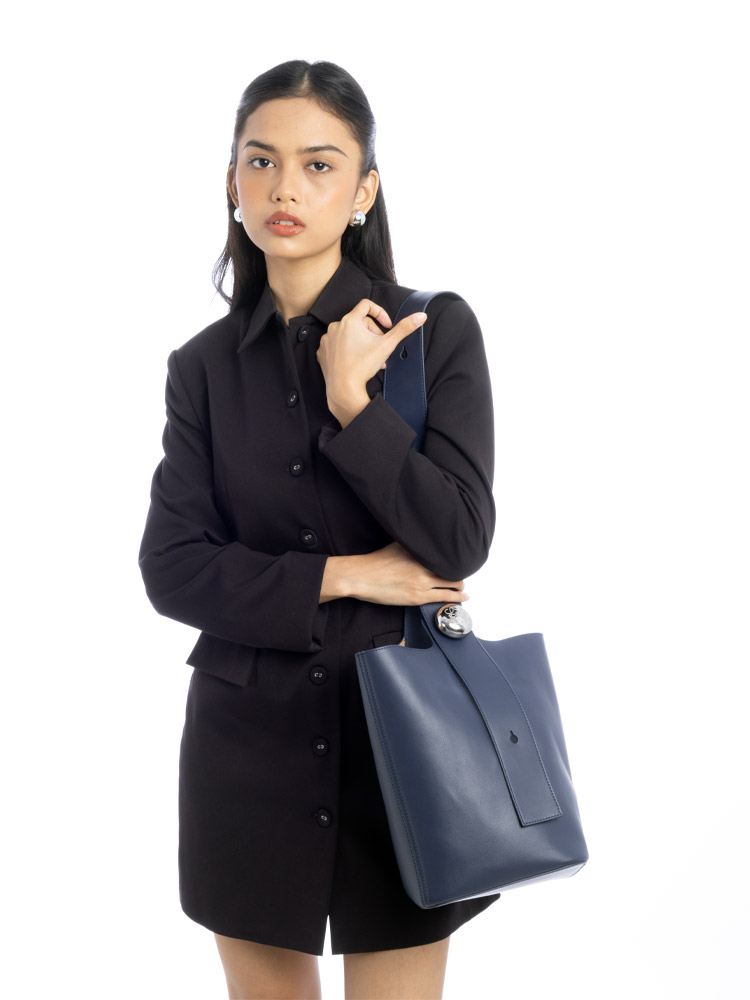 Smooth Calfskin Pebble Medium Bucket Bag Blue Abyss