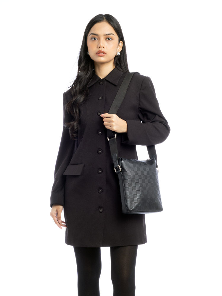 Damier Infini Discovery BB Messenger Onyx