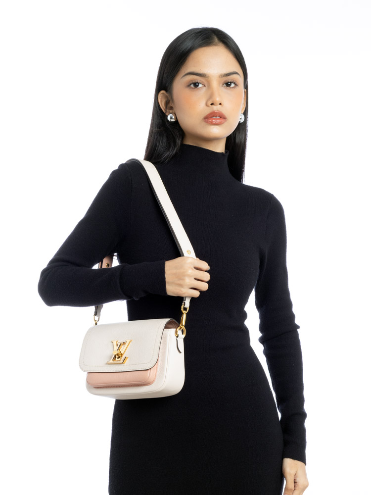 Grained Calfskin Lockme Tender Quartz