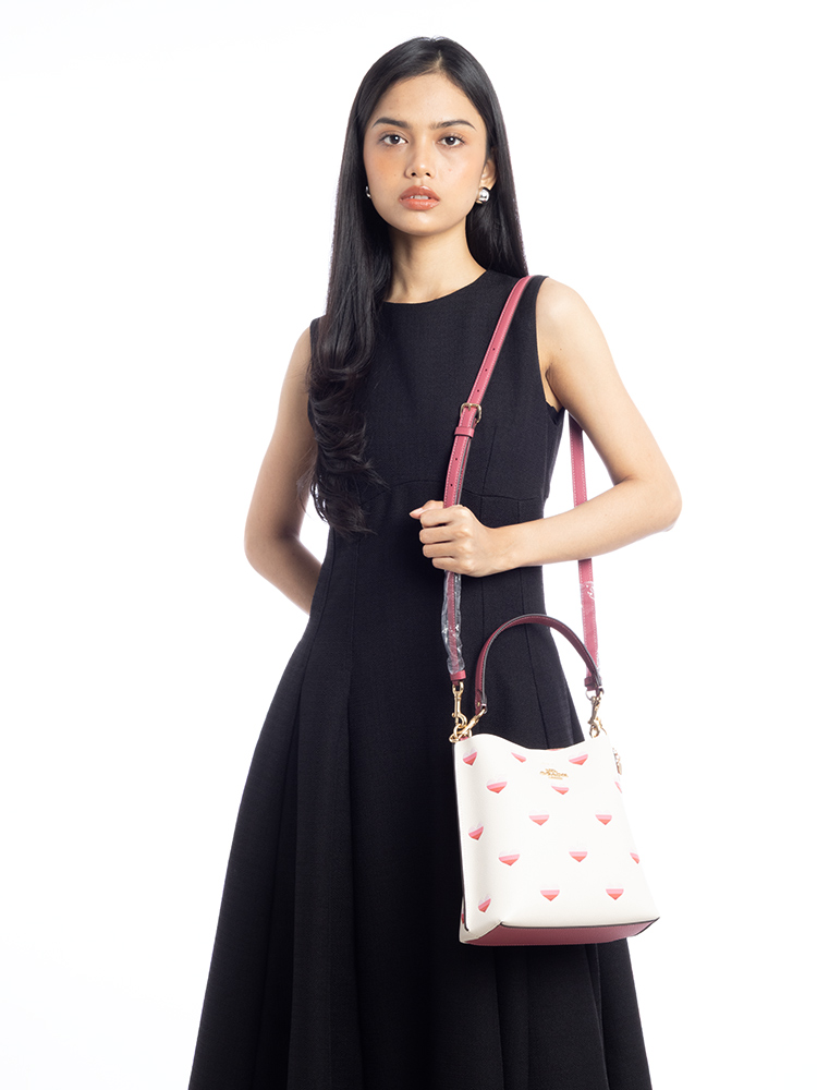 CA249 Mollie Stripe Heart 22 Bucket Bag Chalk Multi