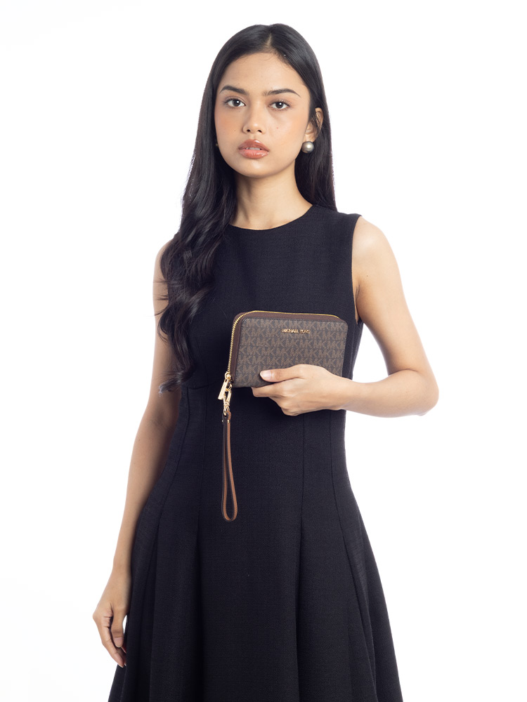  Signature Jet Set Large Multifunction Phone Wristlet Brown