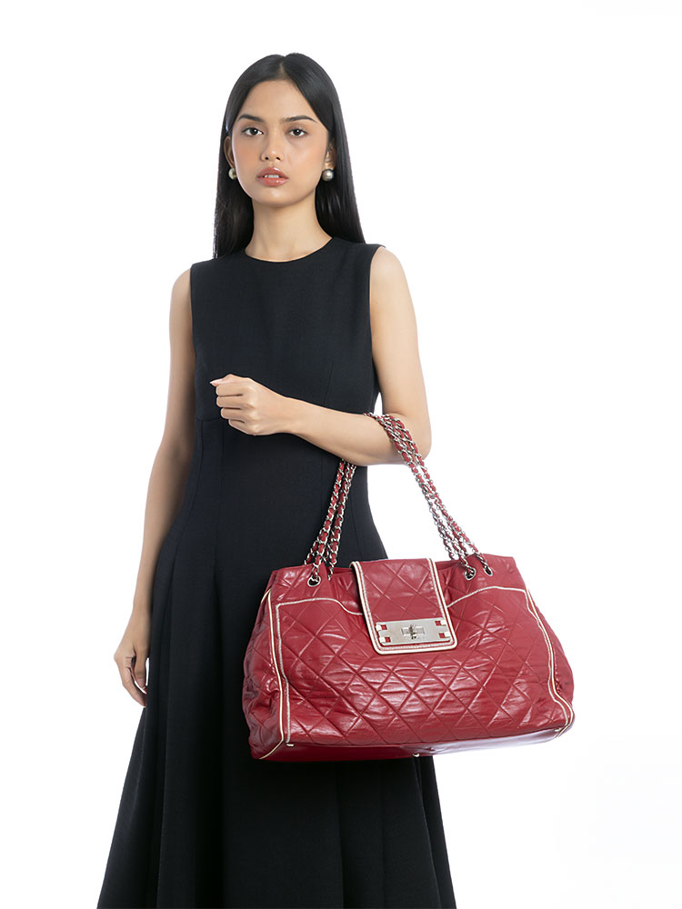 Lambskin East West Accordion Large Tote Bordeaux