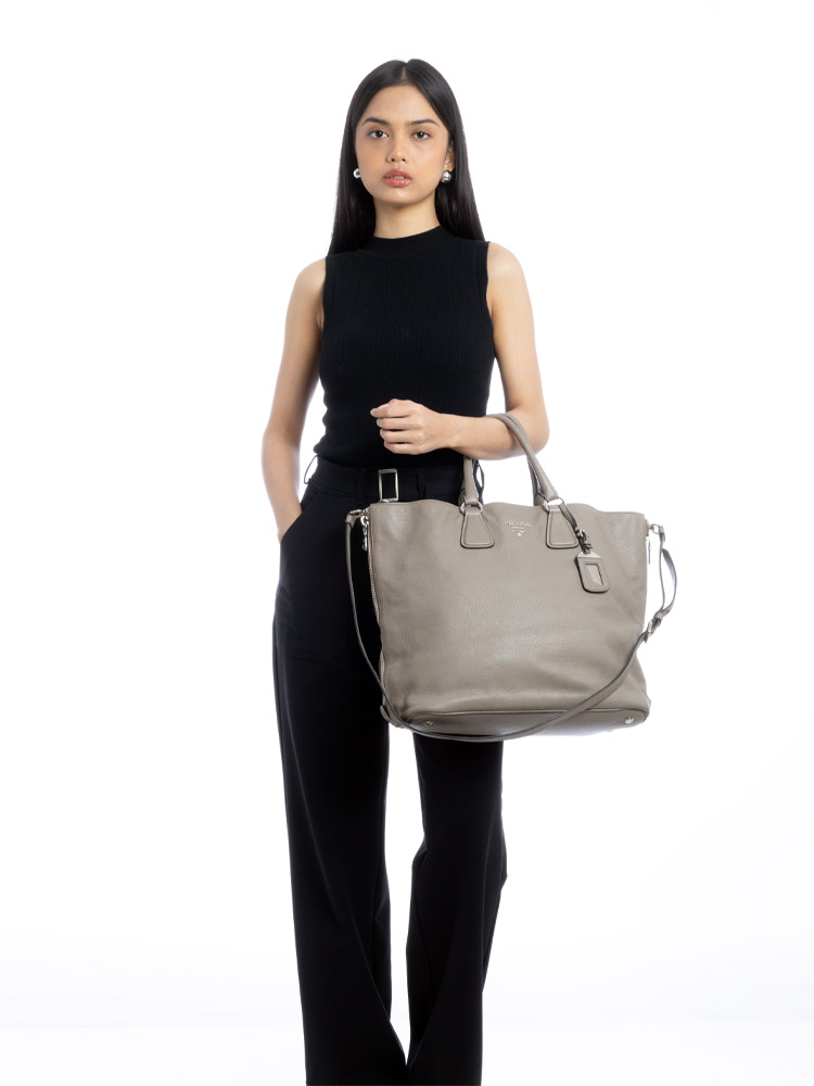 BN2419 Vitello Phenix Side Zip Tote Argilla