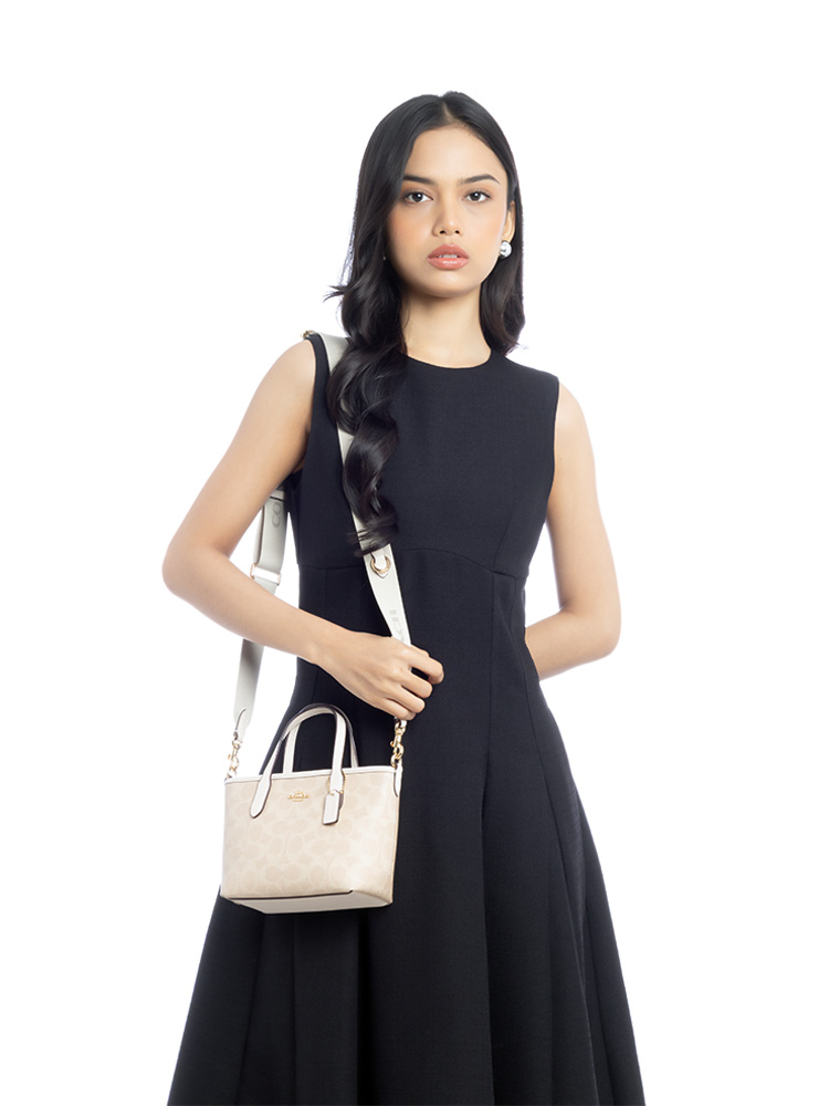 CW032 Signature City Mini Tote Sand Chalk