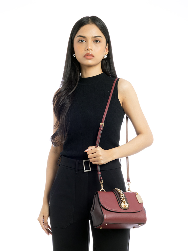 F35114 Faye Chain Crossbody Oxblood