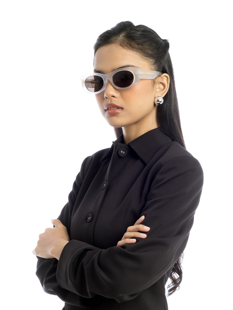 FE40125I Oval Sunglasses Transparent