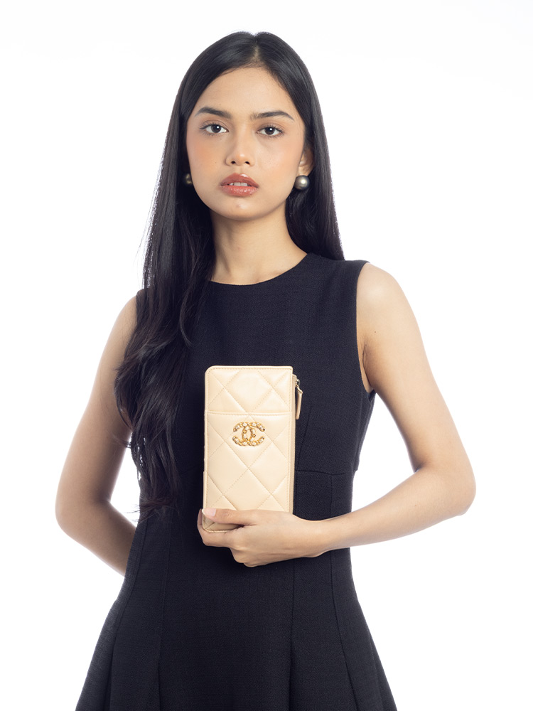 Shiny Goatskin Chanel 19 Flat Wallet Pouch Beige