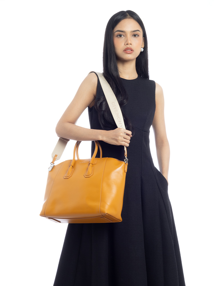 Box Calfskin Antigona Sport Small Top Handle Bag Pumpkin