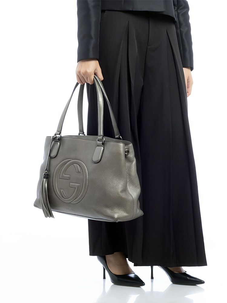 Pebbled Calfskin Soho Medium Tote Pewter