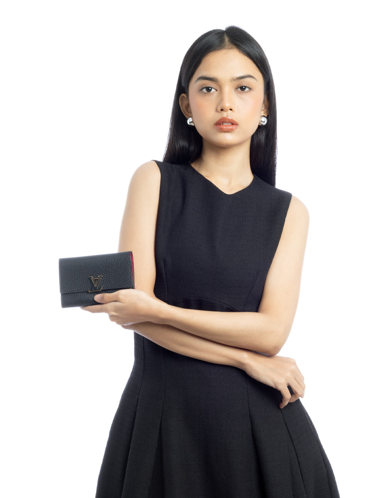 Taurillon Capucines Compact Wallet Black